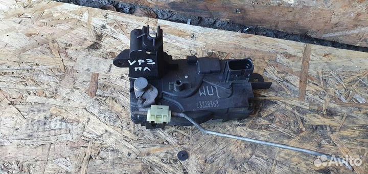 Замок двери передней левой Opel Astra H caravan 2