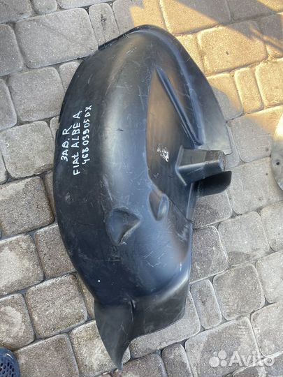 Задний правый подкрылок fiat albea