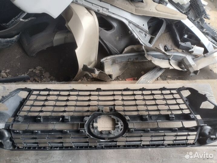 Решетка радиатора Toyota LC 200