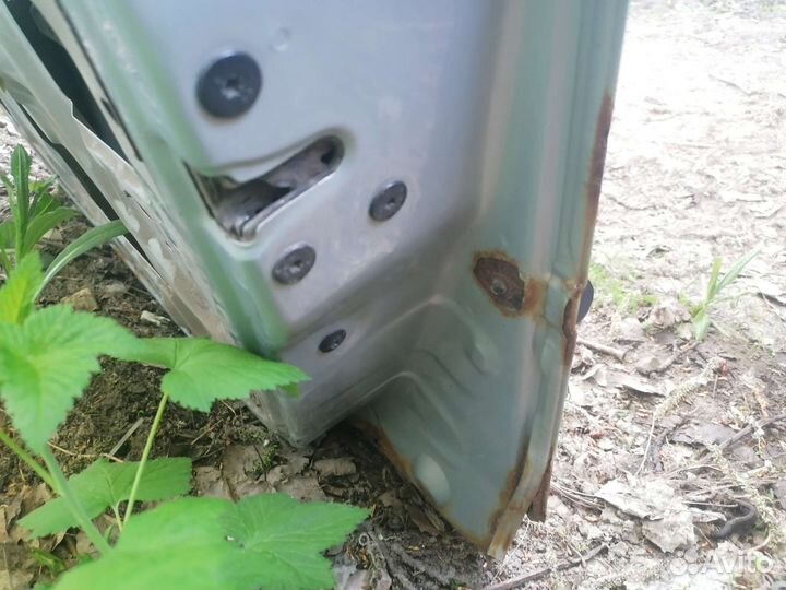 Дверь Renault Logan 1