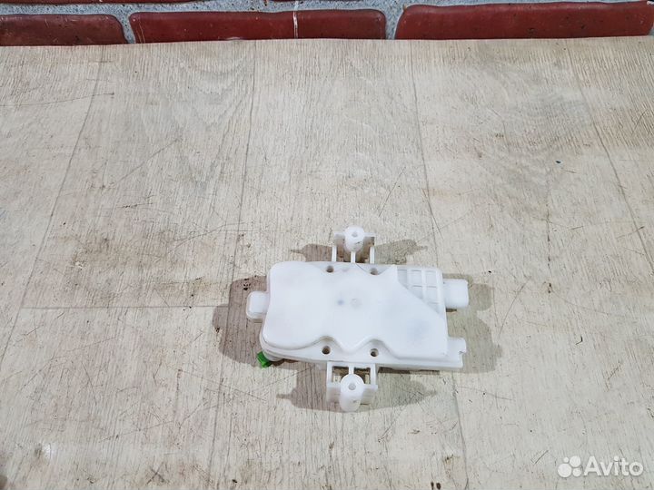 Актуатор багажника mitsubishi outlander 1 2006