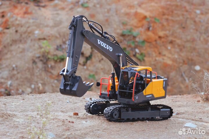 Радиоуправляемый экскаватор 1:16 Volvo EC160E