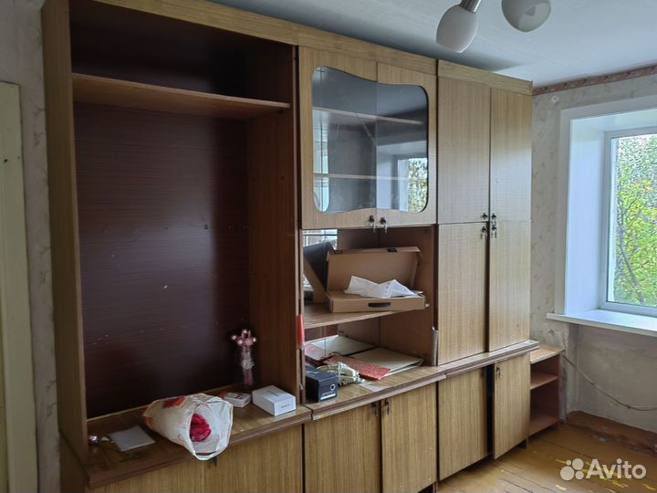 Стенка, кресла в дар