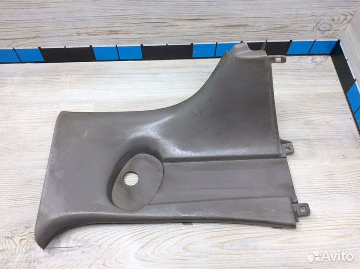 Обшивка стойки задняя правая Mitsubishi L200 KB