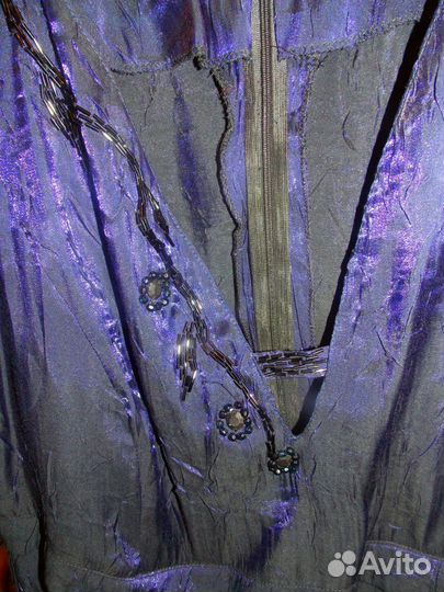 Платье с откровенным декольте