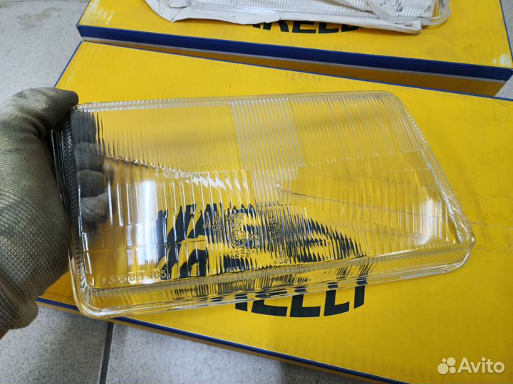 Правое новое стекло фары Hella/Magneti Audi 80 B4