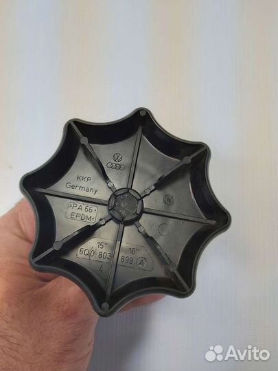 Болт крепление запасного колеса