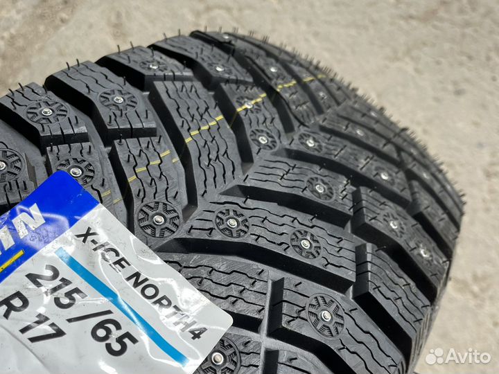 Michelin X-Ice North 4 215/65 R17