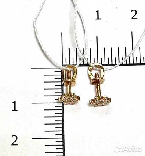 Золотые серьги с камнем