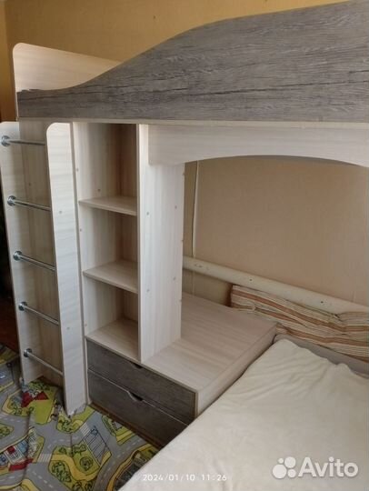 Кровать двухьярусная