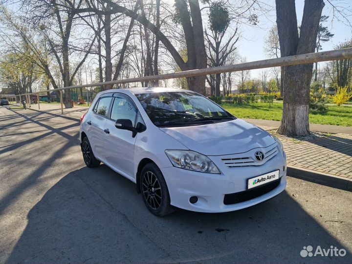 Toyota Auris 1.6 МТ, 2011, 181 000 км