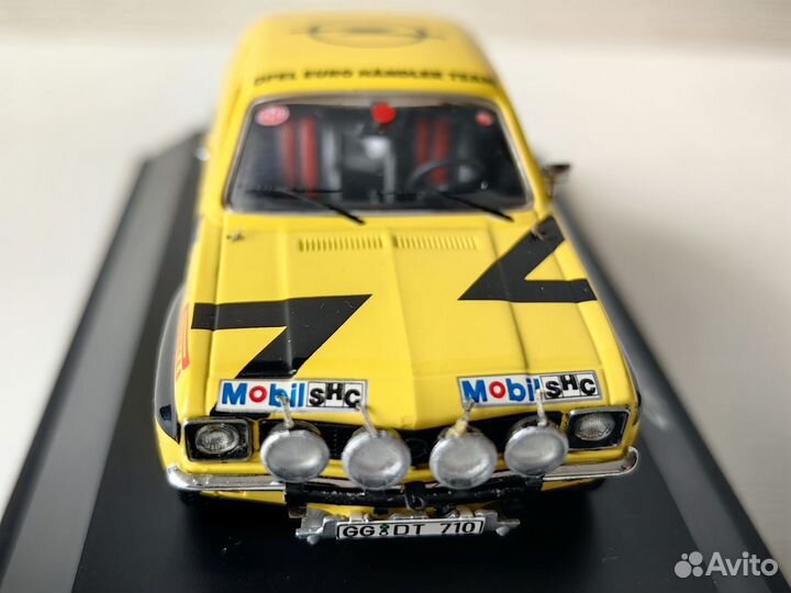 Модель автомобиля 1:43