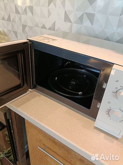 Микроволновая печь Samsung ME81KRW