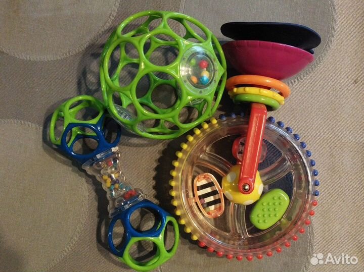 Игрушки погремушки для малыша
