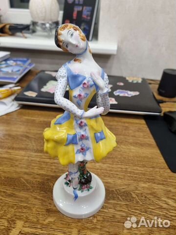 Фарфоровая статуэтка Коломбина