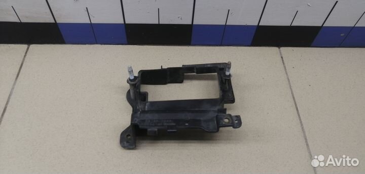 Кронштейн (сопут. товар) Land Cruiser (150) -Prado