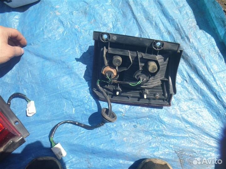 Стоп-сигнал задний левый Nissan Elgrand AVE50