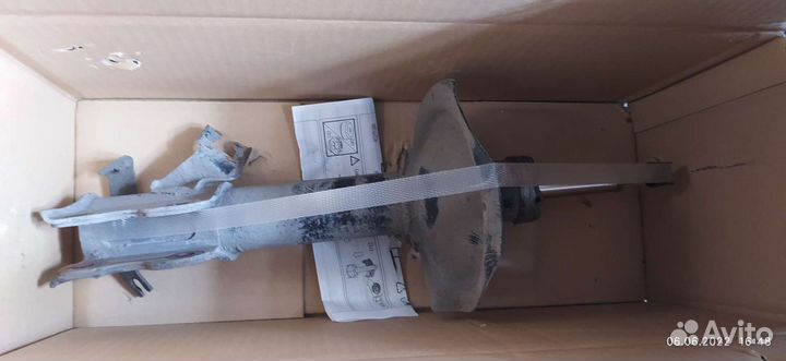 Стойки kyb на Nissan serena передние