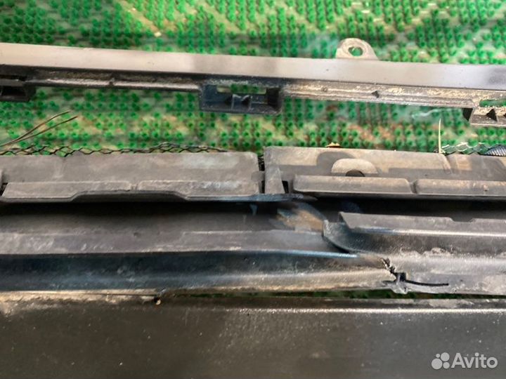 Решетка в бампер передняя Toyota Rav4 A50 2018