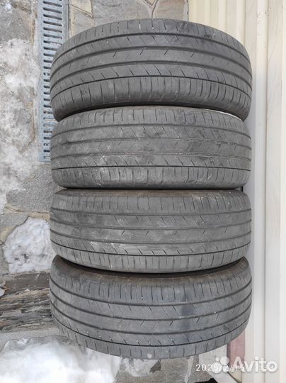 Kumho Ecsta HS52 215/60 R17 100V