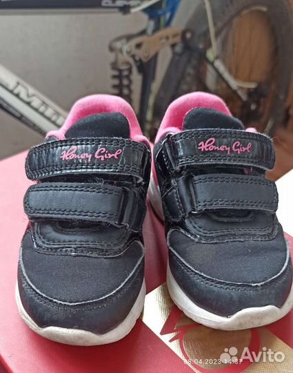 Кроссовки на девочку