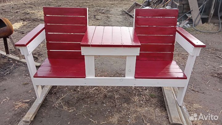 Скамейка со столиком