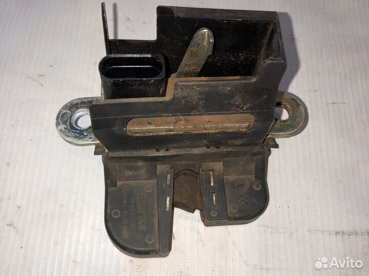 Замок крышки багажника VAG 1K6 827 505