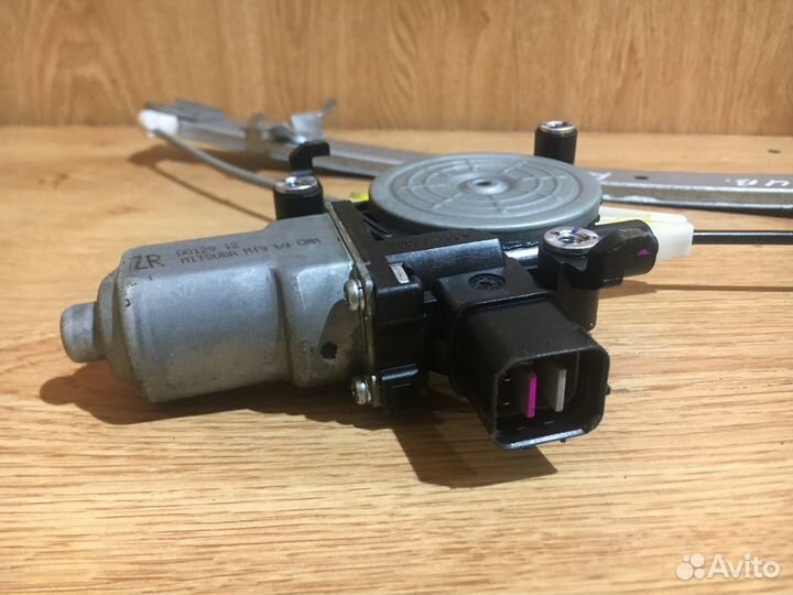 Стеклоподъемник электр.задний правый Subaru Legacy