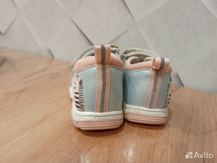Сандалии для девочки