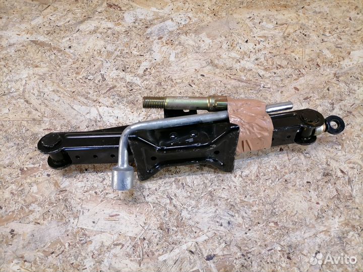 Домкрат Mitsubishi Grandis NA4W