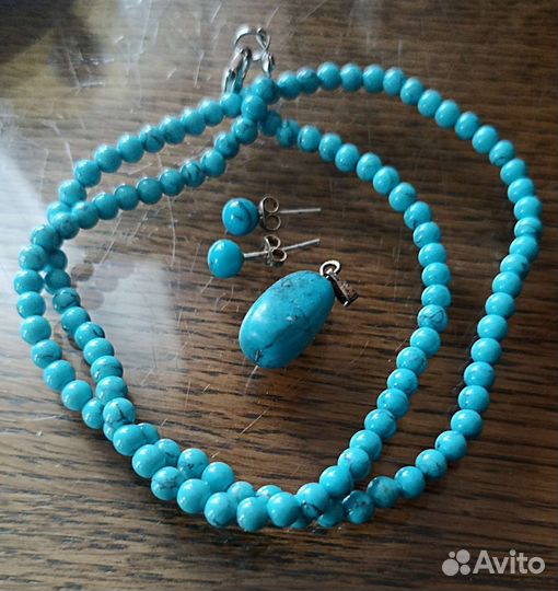 Бусы, серьги-пуссеты, кулон из бирюзы