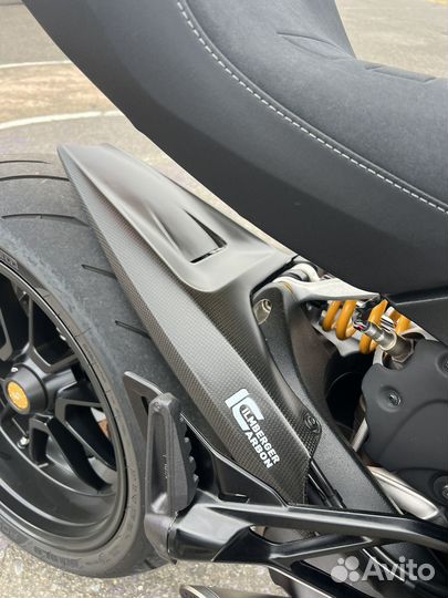 Ducati Diavel 1260s Black and Steel