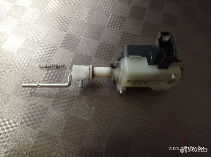 Замок на дверь лючка бензобака VW