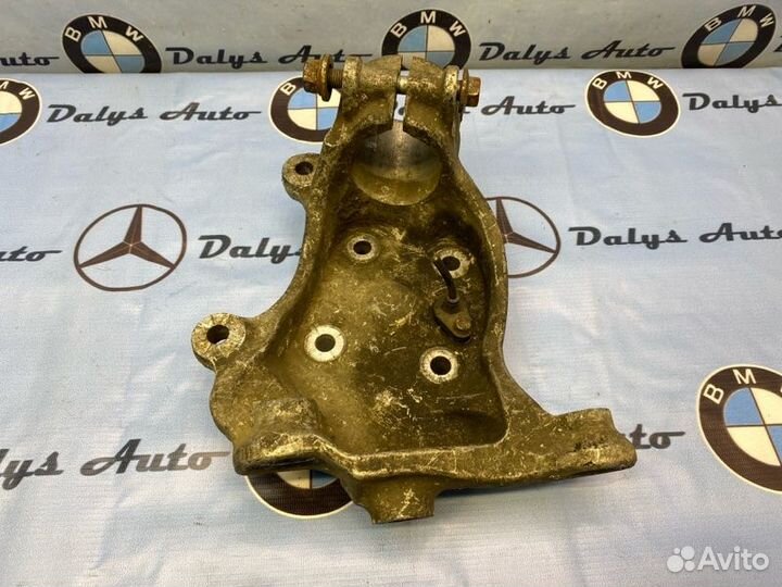 Кулак поворотный передний левый Bmw 750Il E65 LCI