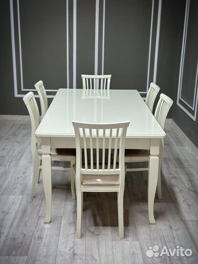 Стол со стульями