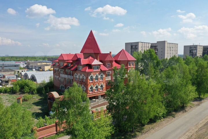 Коттедж 3000 м² на участке 40,5 сот.