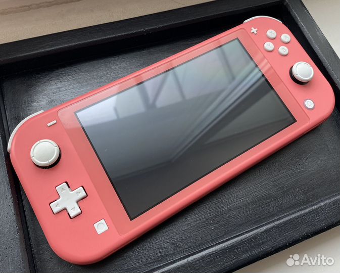 Nintendo Switch Lite / коралловый цвет