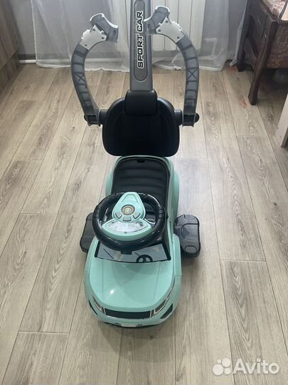 Машинка каталка с родительской ручкой