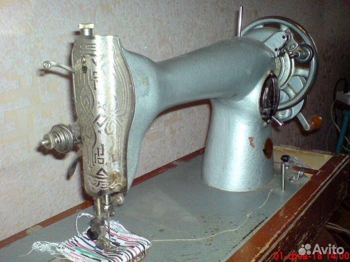 Старая швейная машинка