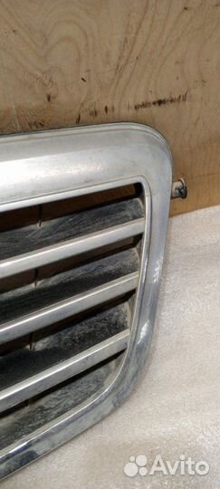 Решетка радиатора с эмблемой Mercedes-Benz E-Class