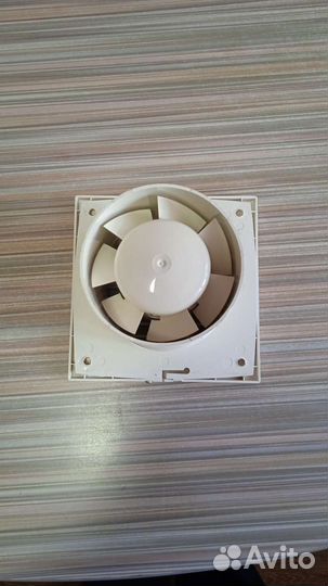 Вентилятор вытяжной 100 мм