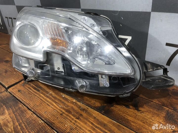 Фара правая Peugeot 2008 13-16 Б/у Оригинал