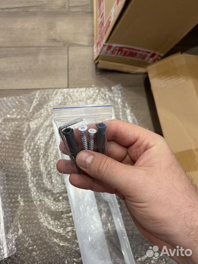 Полка в ванную белая металл новая