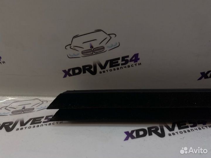 Уплотнитель стекла двери задний правый Bmw X5 E70