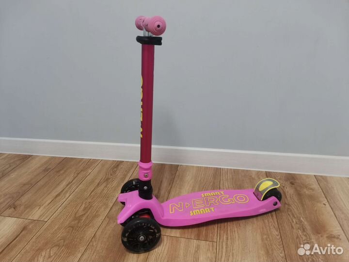 Трехколесный самокат розовый