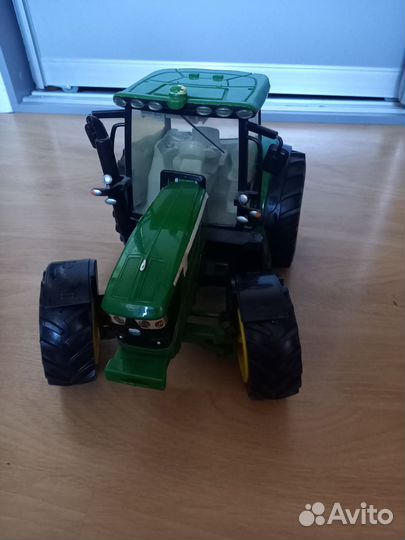 Игрушечная машина