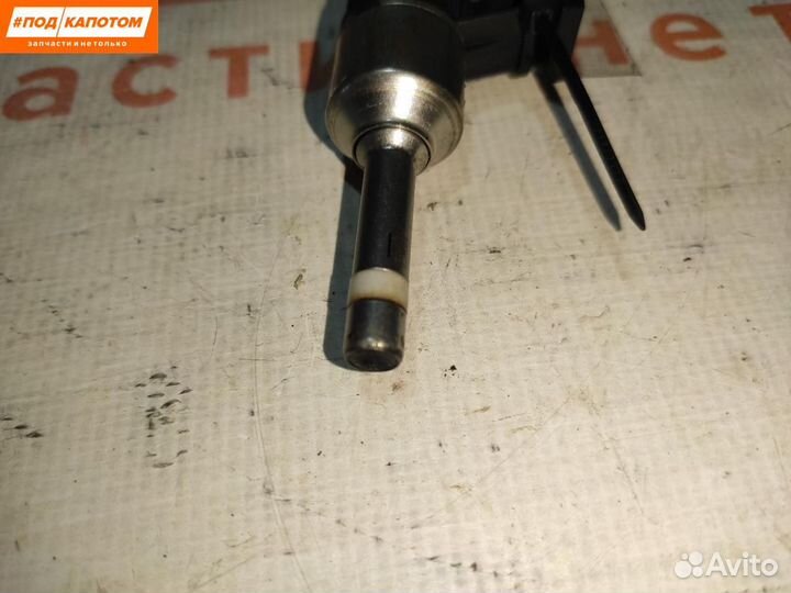 Форсунка топливная Volkswagen Golf 6 2012