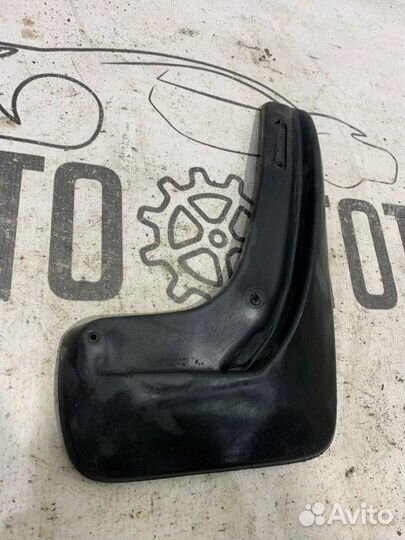 Брызговик задний правый Volkswagen Polo sedan