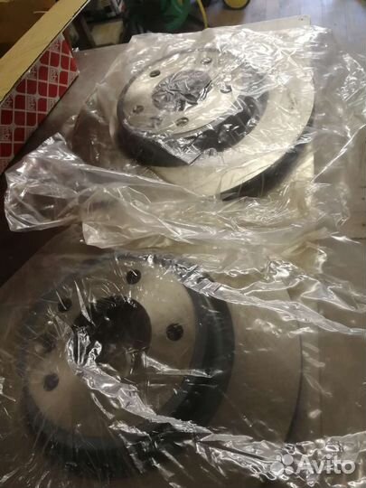 Задние тормозные диски на дискавери 5 LR 084067