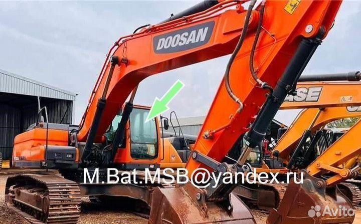 Стекло лобовое верхнее Doosan DX300 LCA (Дусан)